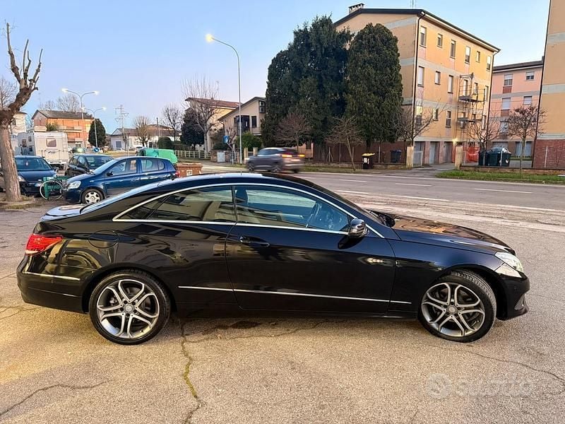 Usata Mercedes E350 252 CV (185 kW) 2013 Nero Coupé