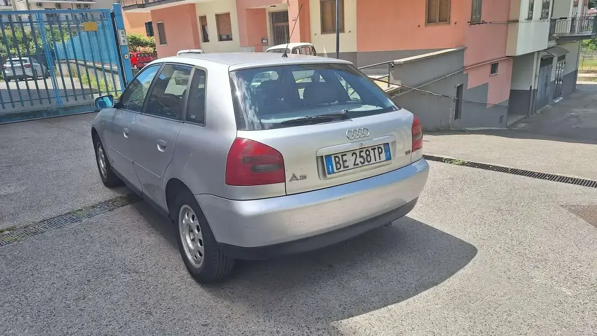 Usata Audi A3 Ambiente 125 CV (91 kW) 1999 Utilitaria