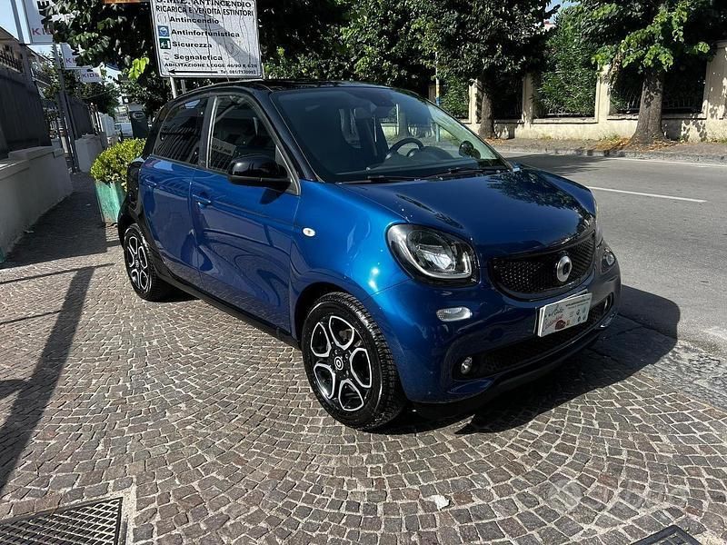 Usata Smart ForFour Prime 71 CV (52 kW) 2017 Blu Utilitaria