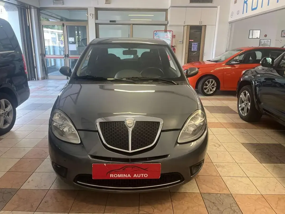 Usata Lancia Ypsilon 60 CV (44 kW) 2007 Grigio Utilitaria