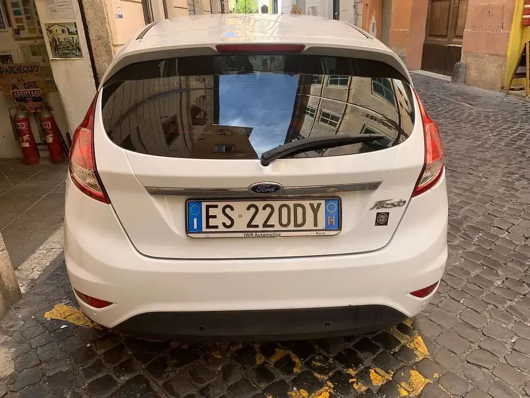 Usata Ford Fiesta Titanium 92 CV (67 kW) 2013 Bianco Berlina