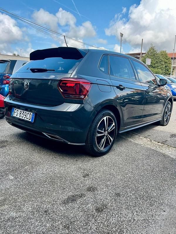 Usata VW Polo Comfortline 95 CV (69 kW) 2018 Grigio Utilitaria