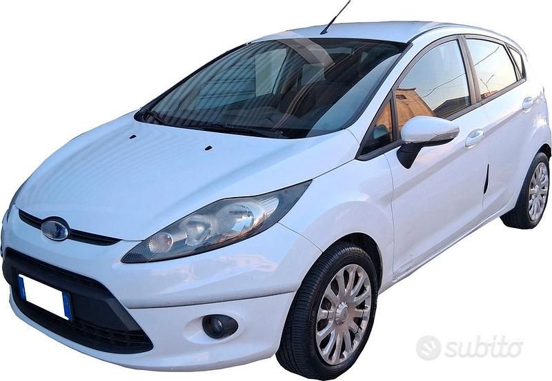 Usata Ford Fiesta 96 CV (70 kW) 2009 Bianco Utilitaria