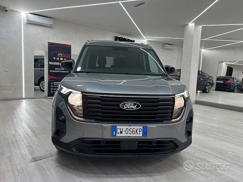 Usata Ford Tourneo Courier Active 125 CV (91 kW) 2024 Grigio Monovolume