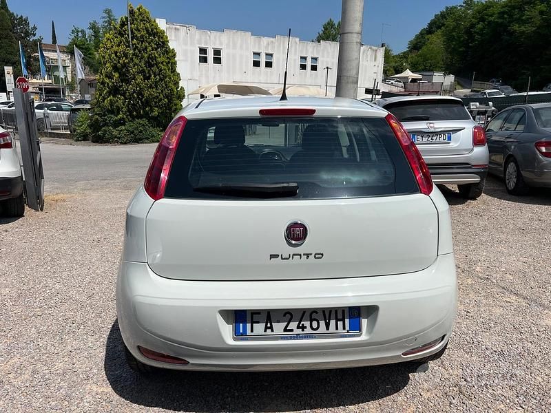 Usata Fiat Punto Street 75 CV (55 kW) 2015 Bianco Utilitaria