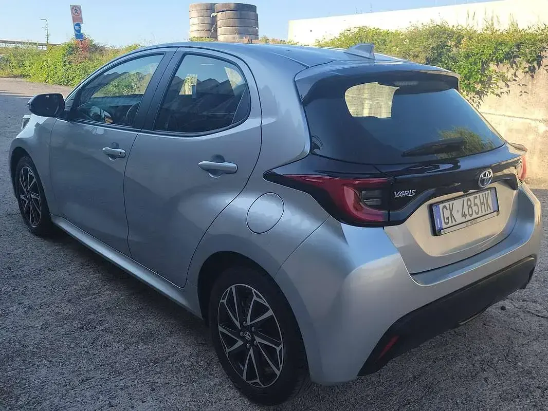 Usata Toyota Yaris Hybrid Sport 116 CV (85 kW) 2022 Argento Berlina