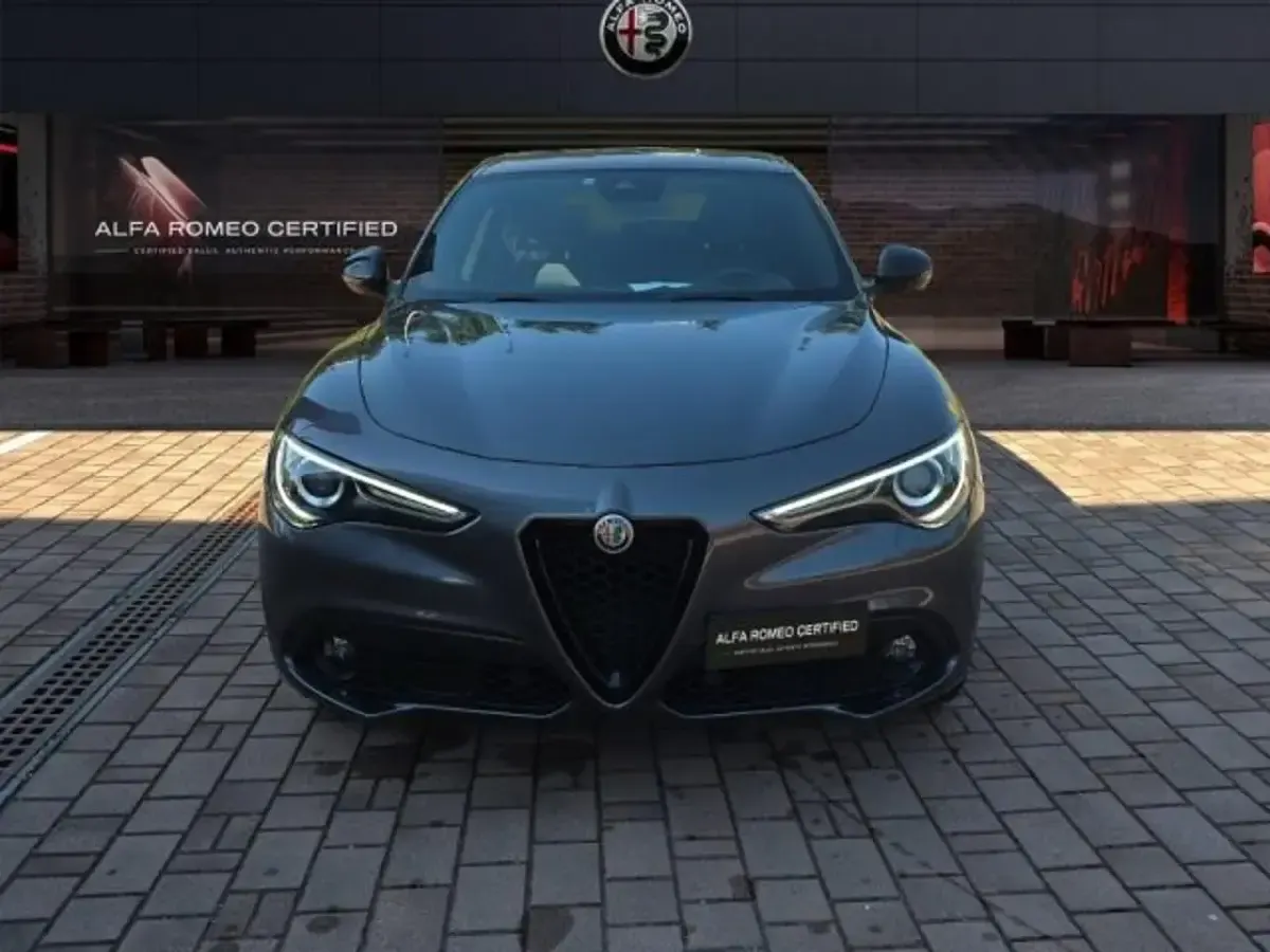 Usata Alfa Romeo Stelvio Veloce 209 CV (153 kW) 2022 Grigio scuro SUV
