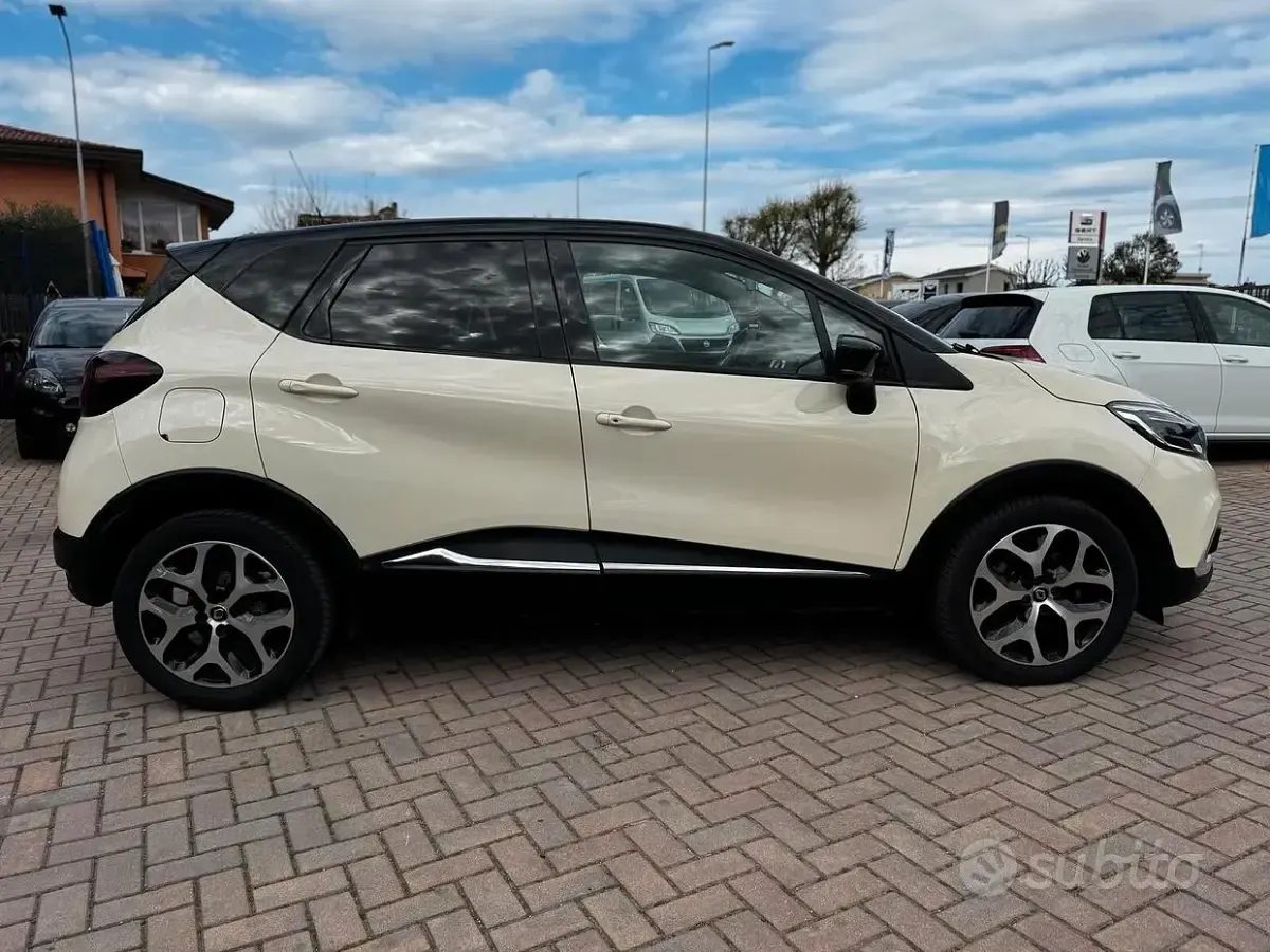 Usata Renault Captur Initiale Paris 90 CV (66 kW) 2019 Giallo SUV