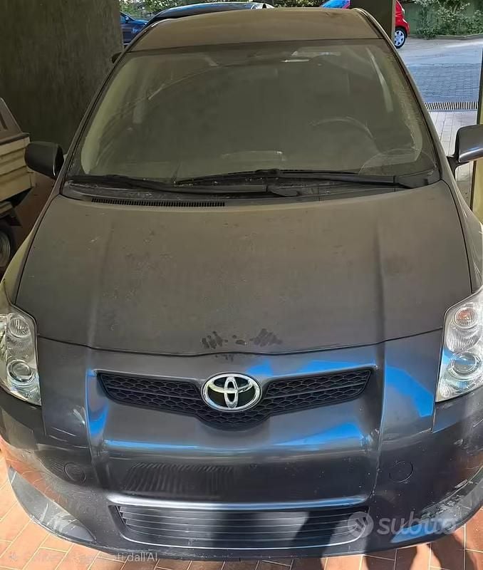 Second-hand Toyota Auris 126 CP (92 kW) 2009 Gri Hatchback