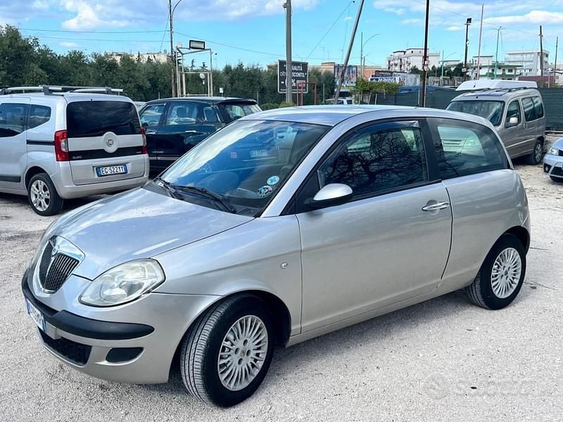 Usata Lancia Ypsilon 69 CV (50 kW) 2005 Argento Utilitaria