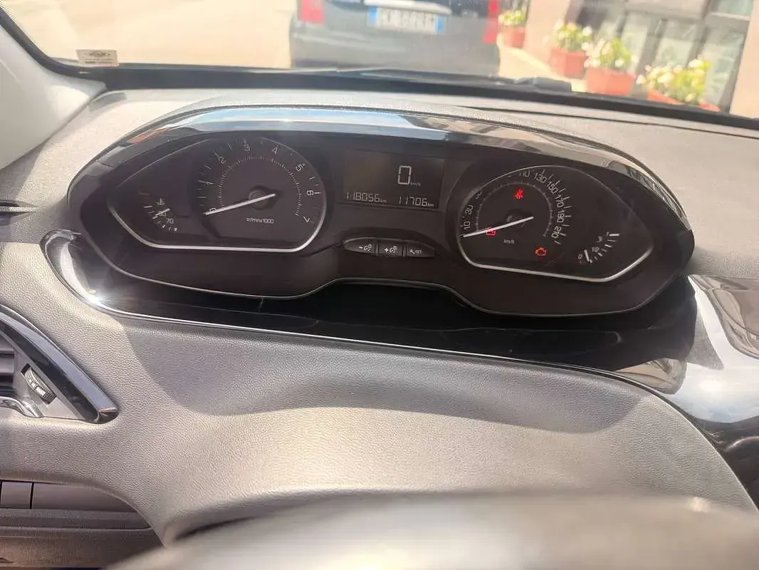 Usata Peugeot 208 Allure 82 CV (60 kW) 2017 Grigio Utilitaria
