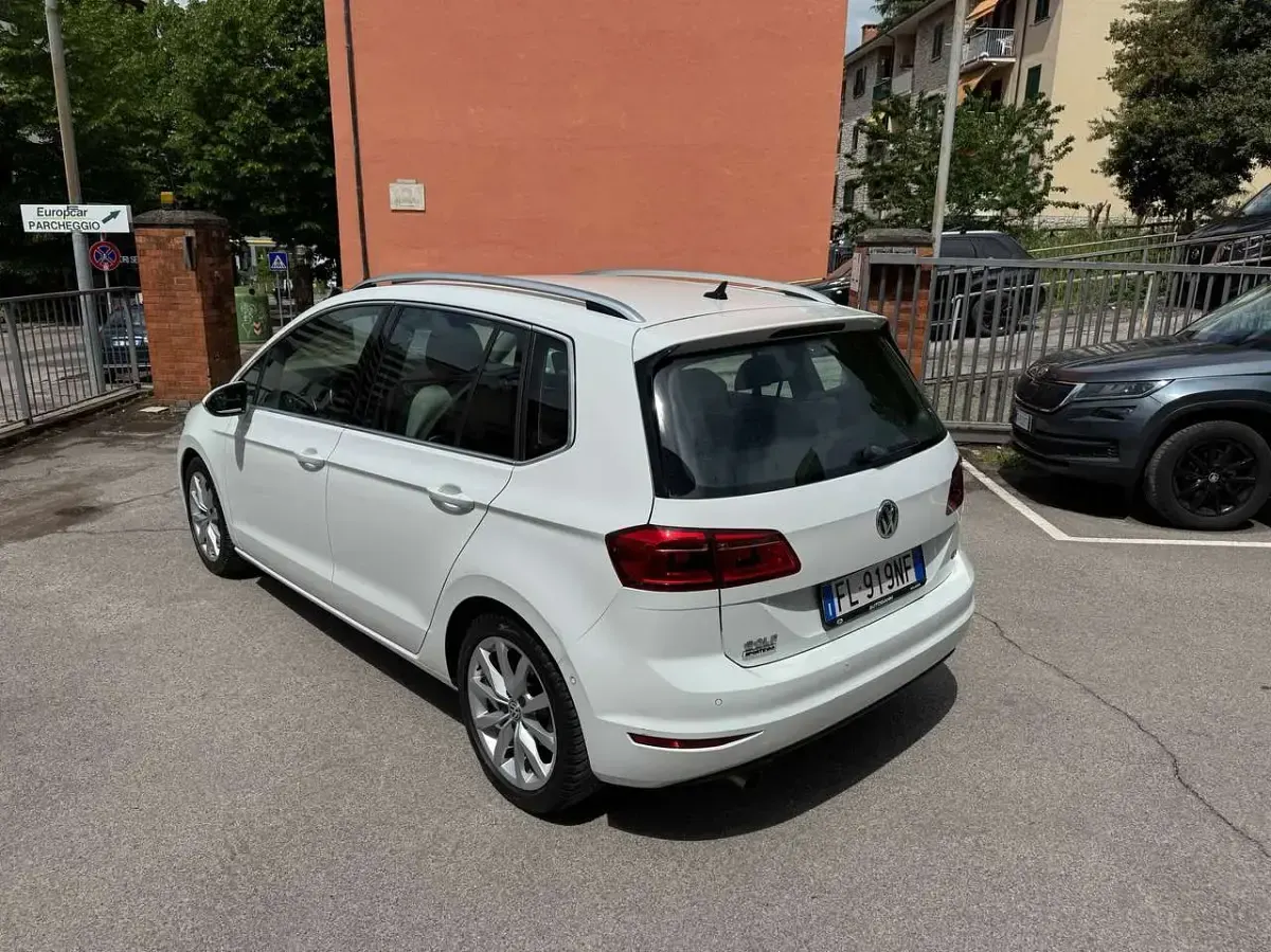 Usata VW Golf Sportsvan Highline 116 CV (85 kW) 2017 Bianco Monovolume