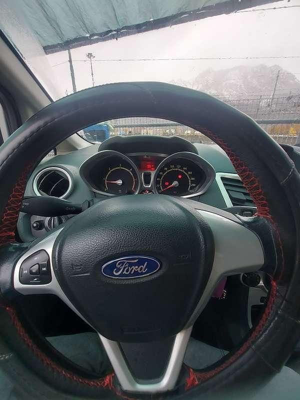 Usata Ford Fiesta Titanium 90 CV (66 kW) 2009 Grigio Berlina