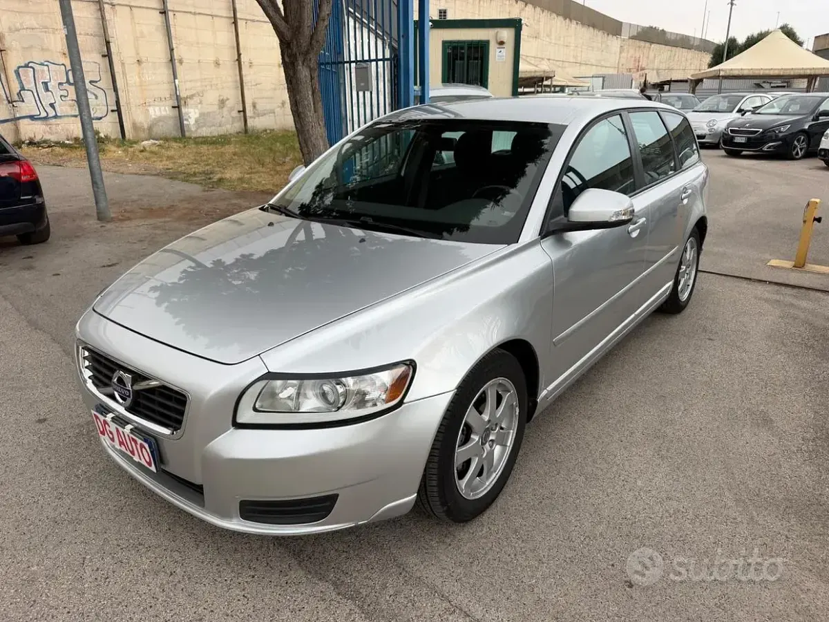 Usata Volvo V50 115 CV (84 kW) 2011 Grigio Station wagon