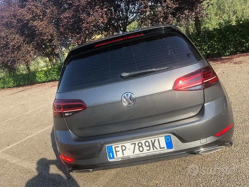 Usata VW Golf VII R-line 150 CV (110 kW) 2018 Grigio Utilitaria