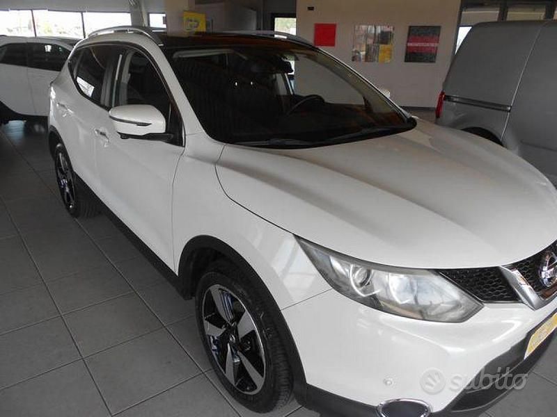 Usata Nissan Qashqai Tekna 131 CV (96 kW) 2016 Bianco perlato SUV
