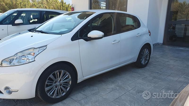 Usata Peugeot 208 68 CV (50 kW) 2016 Bianco Utilitaria