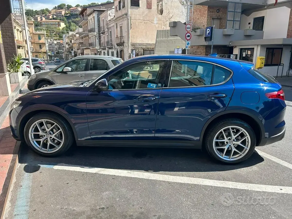 Usata Alfa Romeo Stelvio 190 CV (139 kW) 2019 Bluazzurro SUV