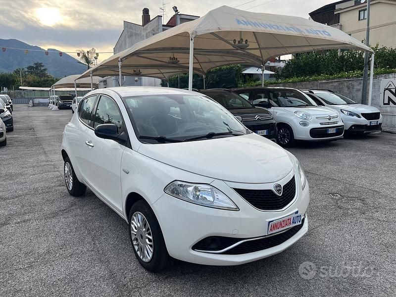 Bianco Usata 2017 Lancia Ypsilon Gold Due volumi | 6299 € (Buon prezzo) - Immagine 1/4
