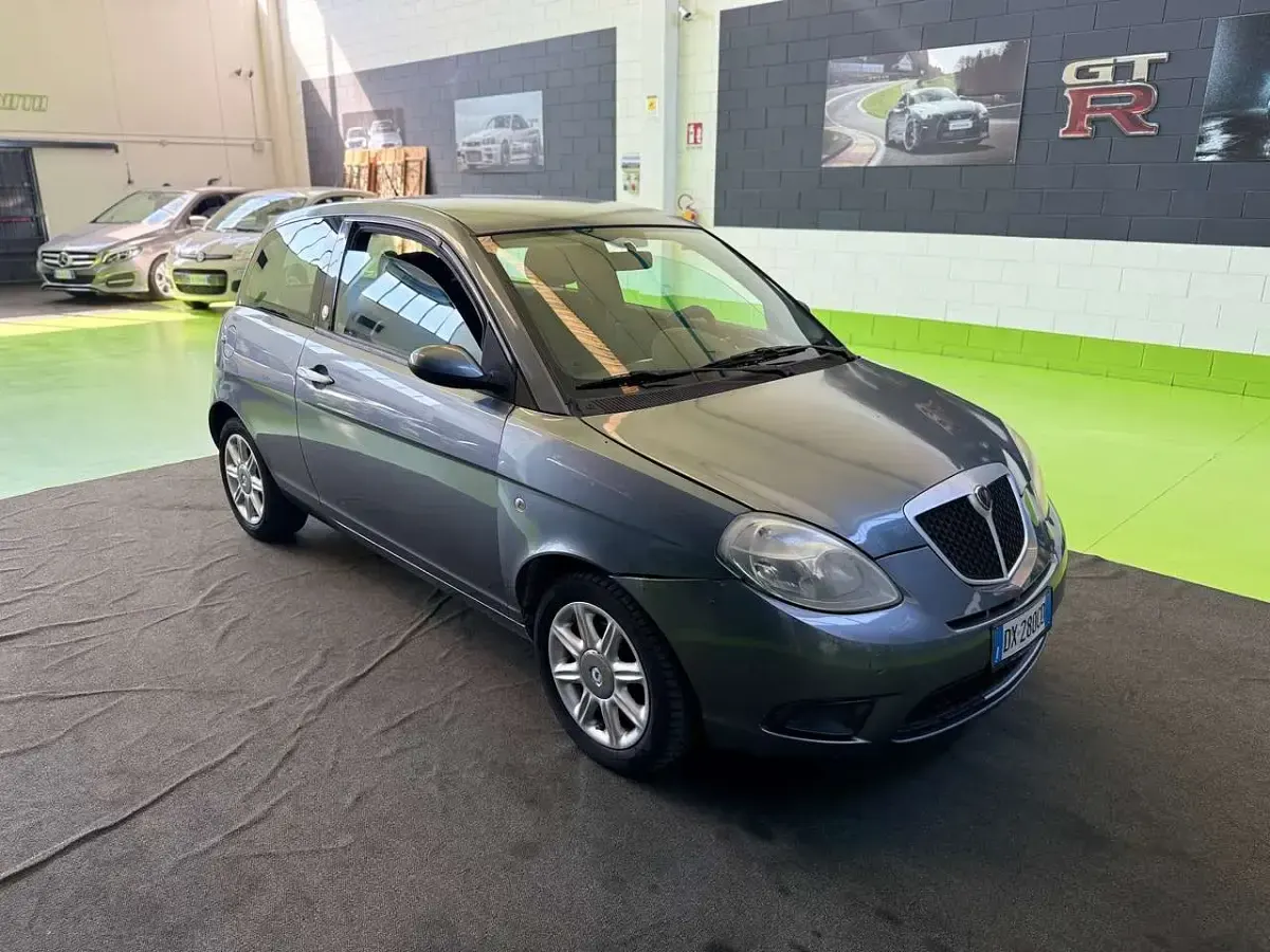 Usata Lancia Ypsilon 77 CV (56 kW) 2009 Grigio Utilitaria