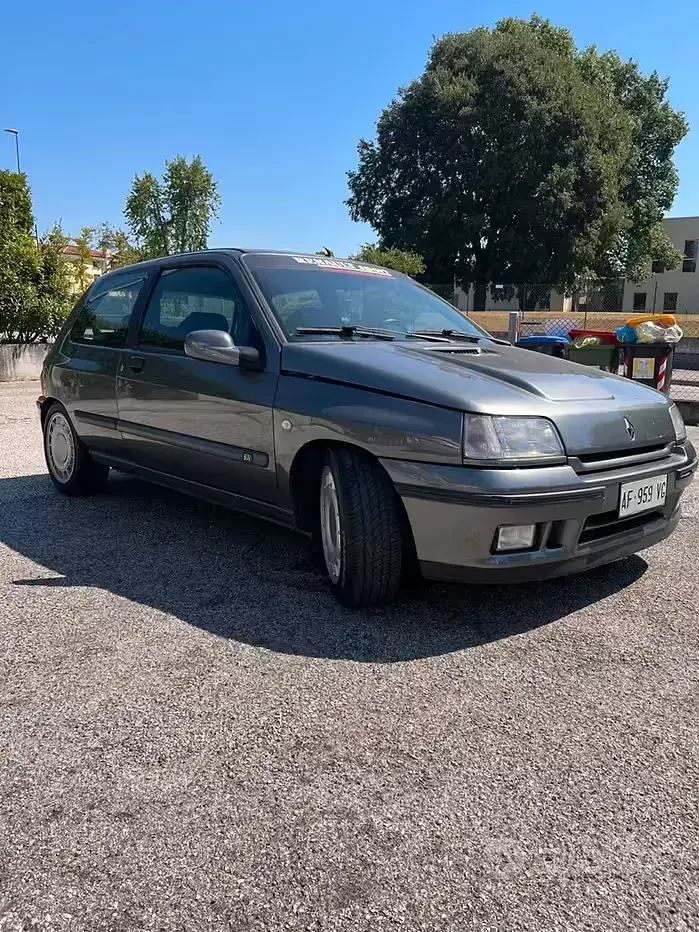 Usata Renault Clio 137 CV (100 kW) 1995 Utilitaria