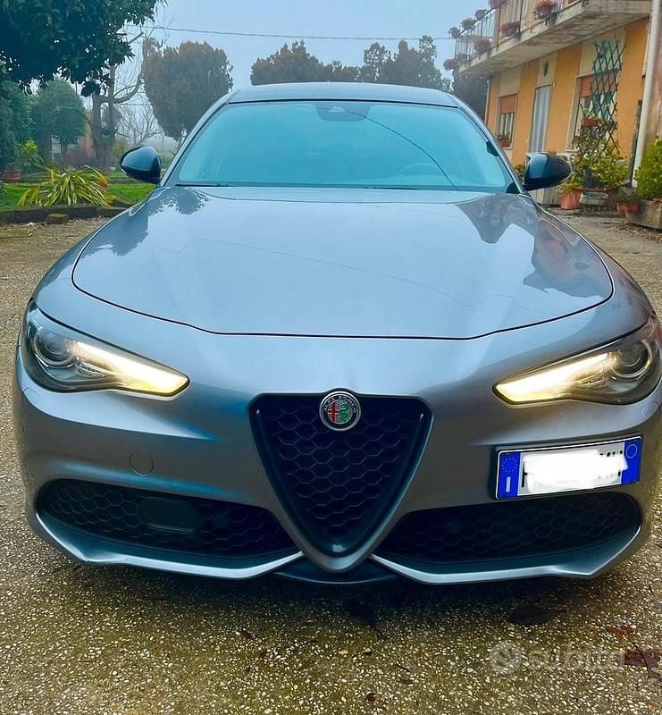 Usata Alfa Romeo Giulia Tech Edition 190 CV (139 kW) 2019 Grigio Berlina