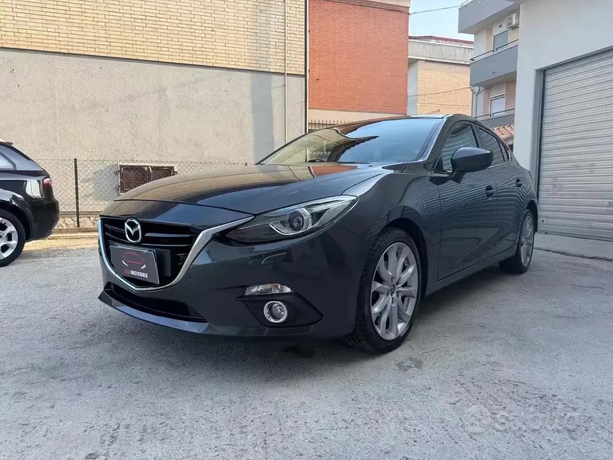 Usata Mazda 3 Exceed 105 CV (77 kW) 2017 Grigio Berlina