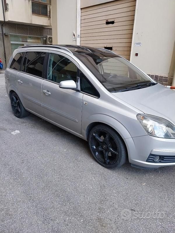 Usata Opel Zafira 150 CV (110 kW) 2007 Grigio Monovolume