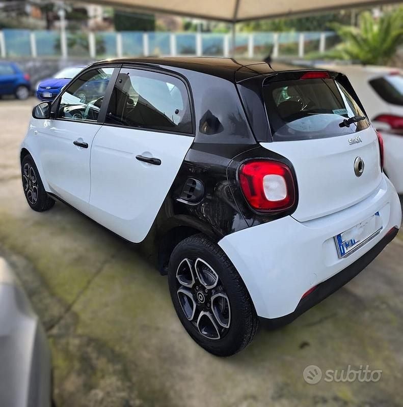 Usata Smart ForFour 71 CV (52 kW) 2017 Bianco Utilitaria