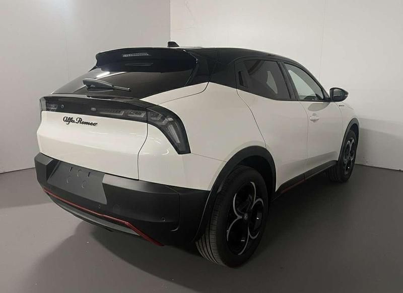Nuova Alfa Romeo Junior Edizione Speciale 145 CV (106 kW) 2026 Bianco tetto nero SUV