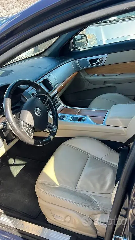 Usata Jaguar XF Portfolio 200 CV (147 kW) 2013 Blu Berlina
