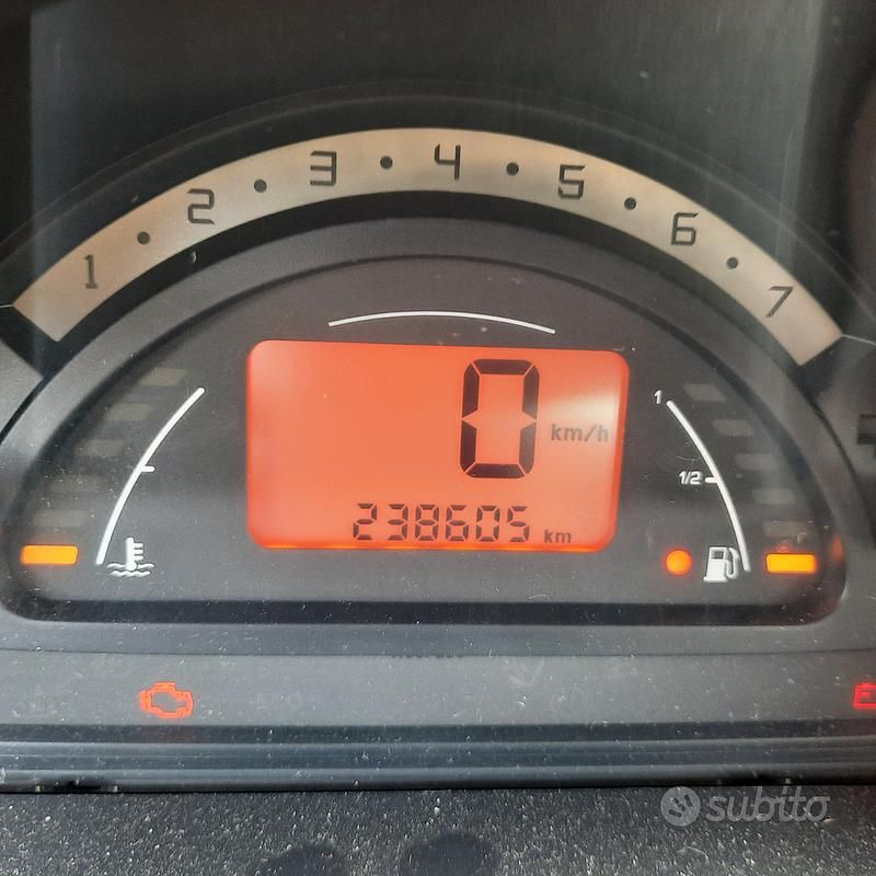 Usata 2003 Citroën C3 Exclusive Due volumi | 1000 € (Ottimo prezzo) - Immagine 1/4