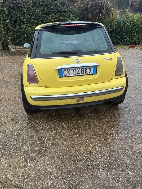 Usata Mini ONE 75 CV (55 kW) 2003 Giallo Utilitaria