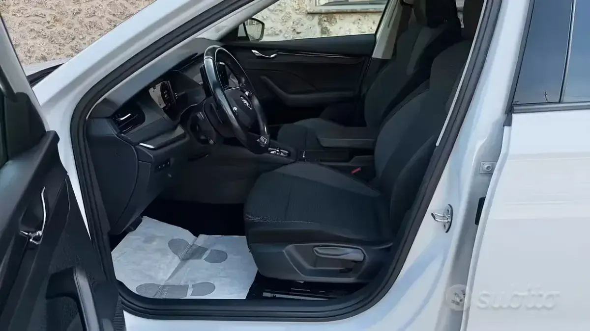 Usata Skoda Octavia Executive 116 CV (85 kW) 2022 Bianco Station wagon