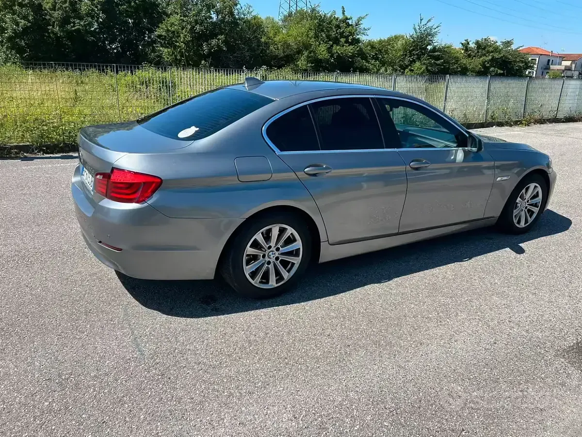 Usata BMW 520 184 CV (135 kW) 2012 Grigio Berlina