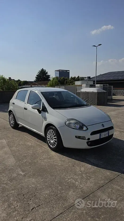 Usata Fiat Grande Punto 77 CV (56 kW) 2016 Grigio Utilitaria