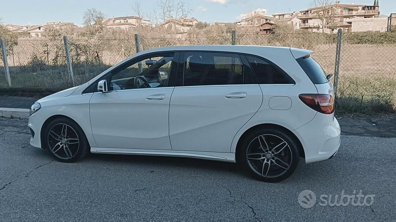 Usata Mercedes B200 Premium 2017 Bianco Monovolume