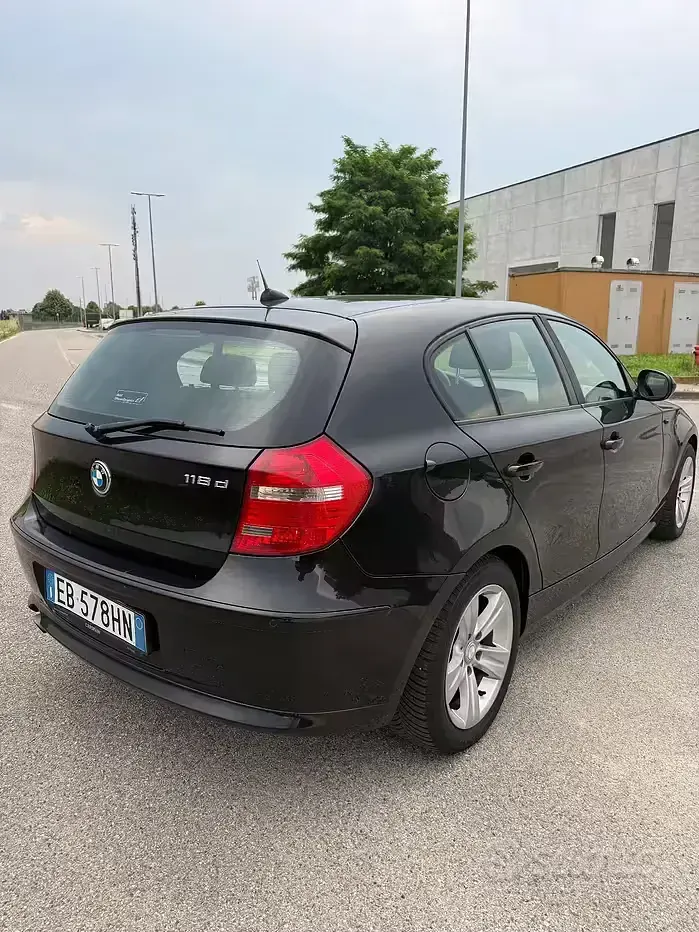 Usata BMW 118 143 CV (105 kW) 2010 Nero Utilitaria