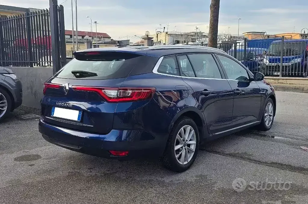 Usata Renault Mégane GrandTour Business 116 CV (85 kW) 2019 Blu Station wagon