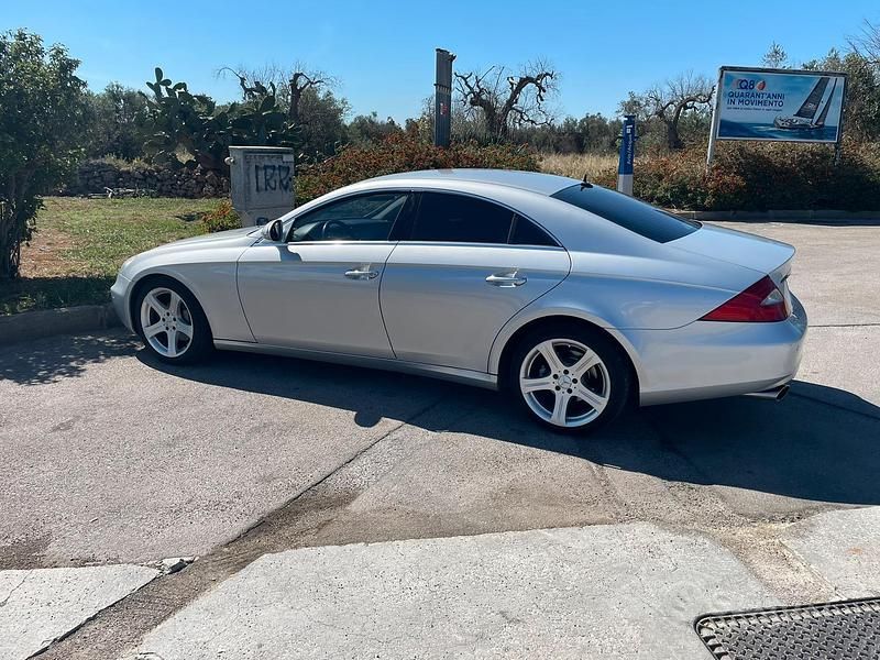 Usata Mercedes CLS320 224 CV (164 kW) 2005 Grigio Coupé