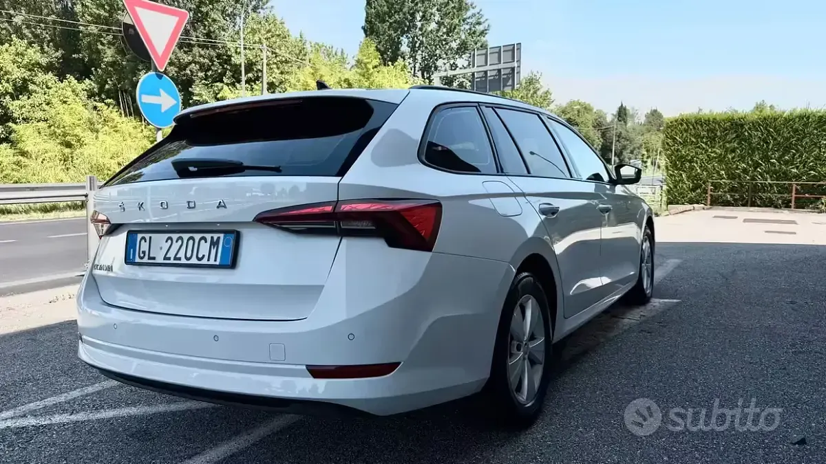 Usata Skoda Octavia Executive 116 CV (85 kW) 2022 Bianco Station wagon