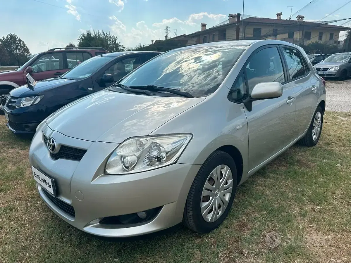 Usata Toyota Auris Sol 90 CV (66 kW) 2009 Grigio Utilitaria