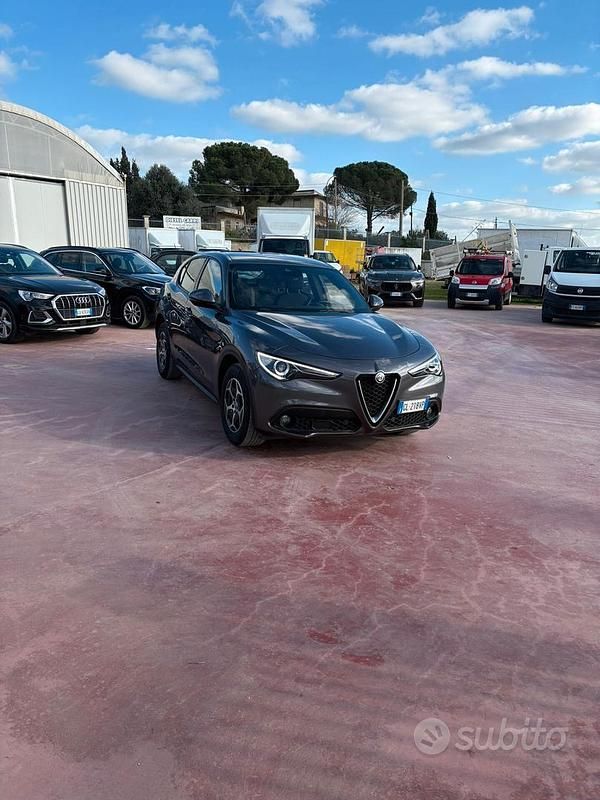 Usata Alfa Romeo Stelvio 190 CV (139 kW) 2022 Grigio SUV