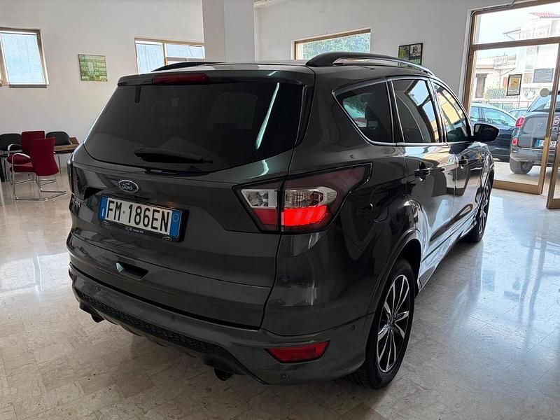 Usata Ford Kuga Business Edition 119 CV (87 kW) 2017 Grigio SUV