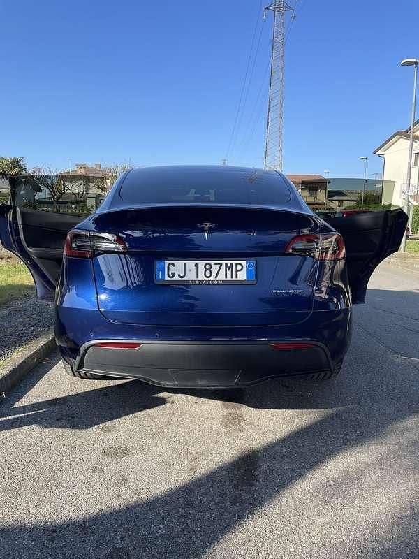 Usata Tesla Model Y Long Range AWD 152 kW (208 CV) 2022 Blu SUV