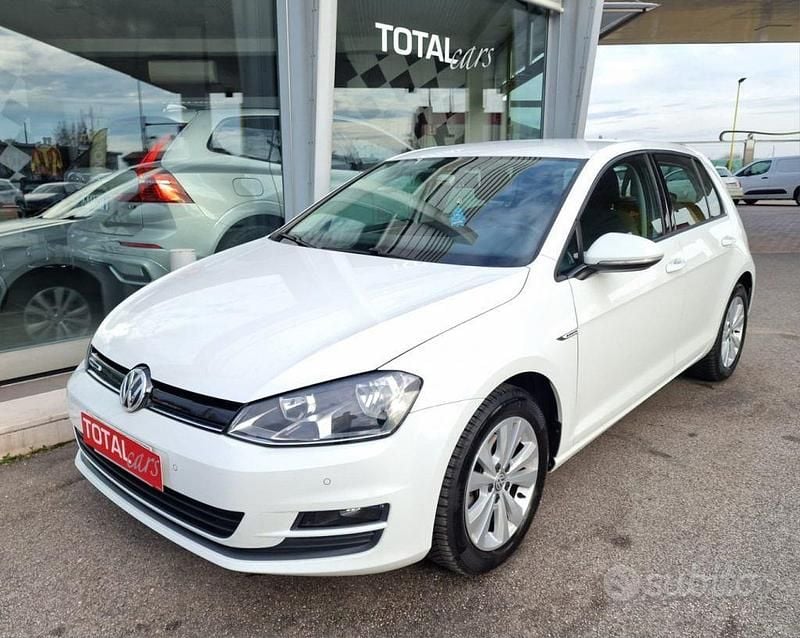 Usata VW Golf VII 110 CV (80 kW) 2017 Bianco pastello Berlina