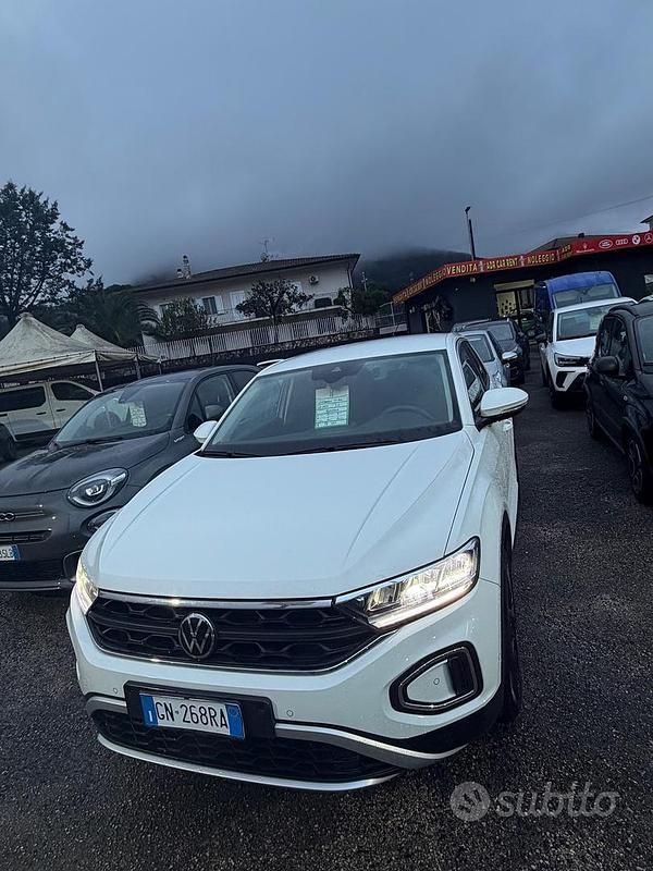 Usata VW T-Roc Life 110 CV (80 kW) 2023 Bianco SUV