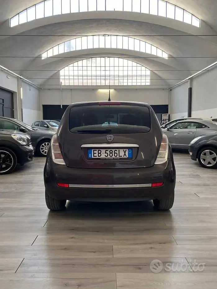 Occasion Lancia Ypsilon 60 PK (44 kW) 2010 Paars Hatchback