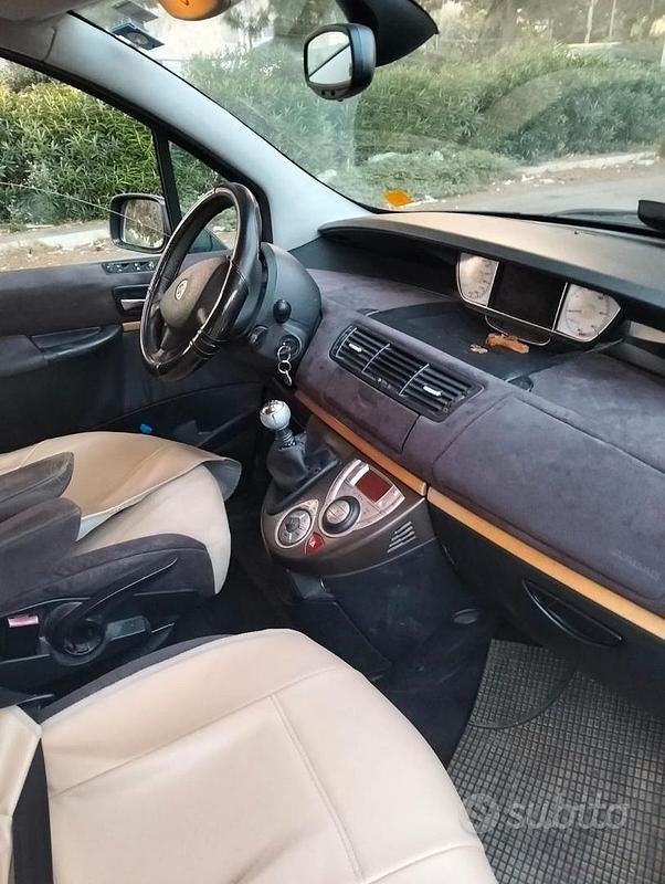 Usata Lancia Phedra 136 CV (100 kW) 2008 Grigio Monovolume