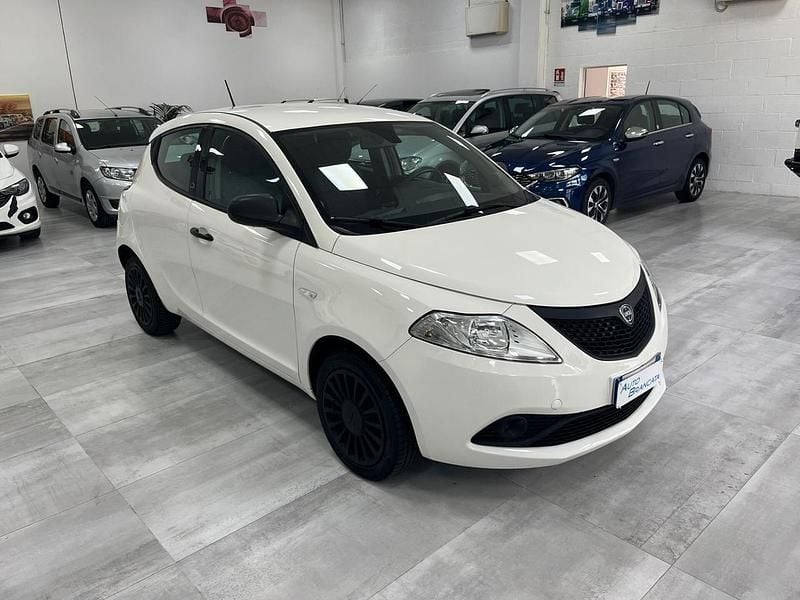 Usata Lancia Ypsilon 69 CV (50 kW) 2020 Bianco Utilitaria